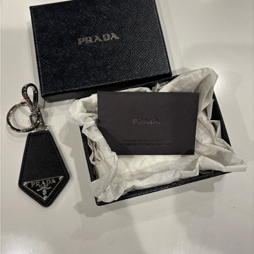 Saffiano Prada metal keychain men’s or womens logo with card and box